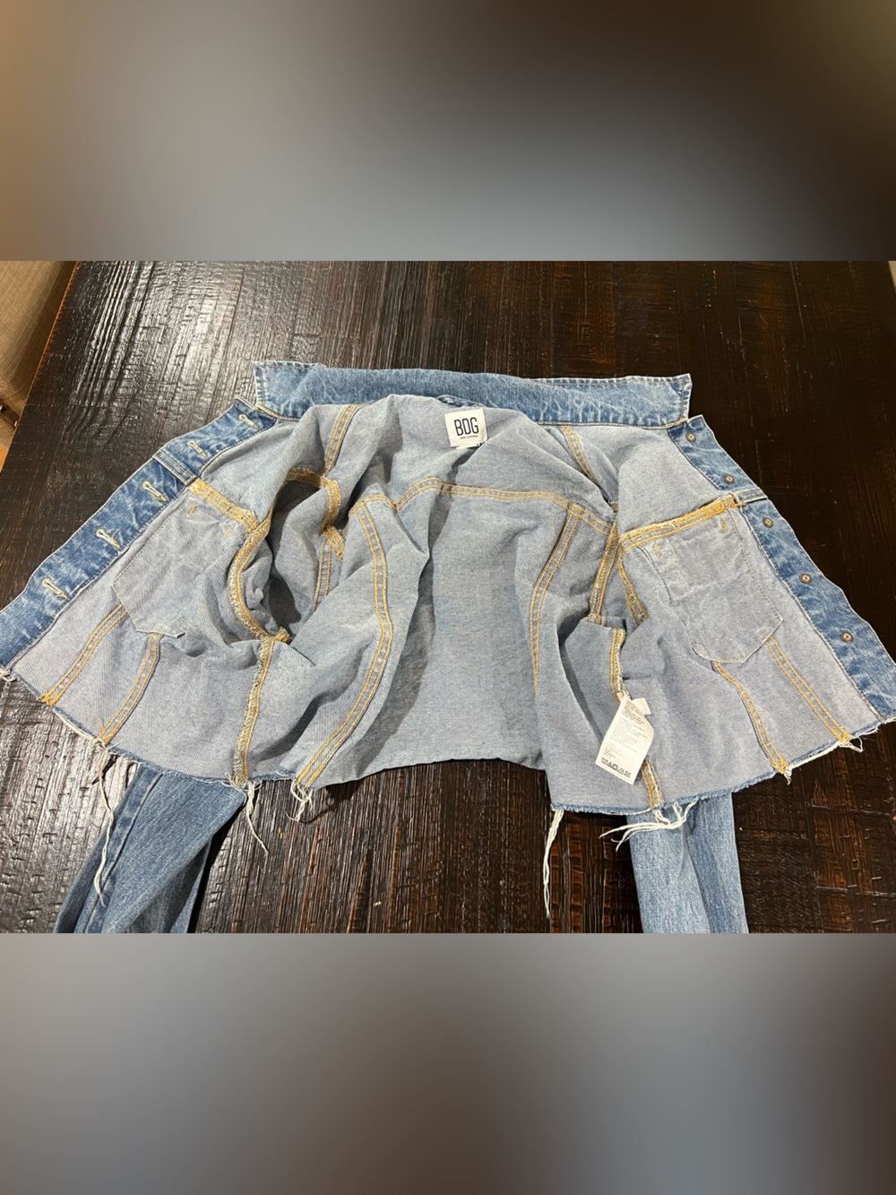 BDG Urban Outfitters Womens Small Cropped Denim Jacket Raw Hem Light Wash - Picture 2 of 16